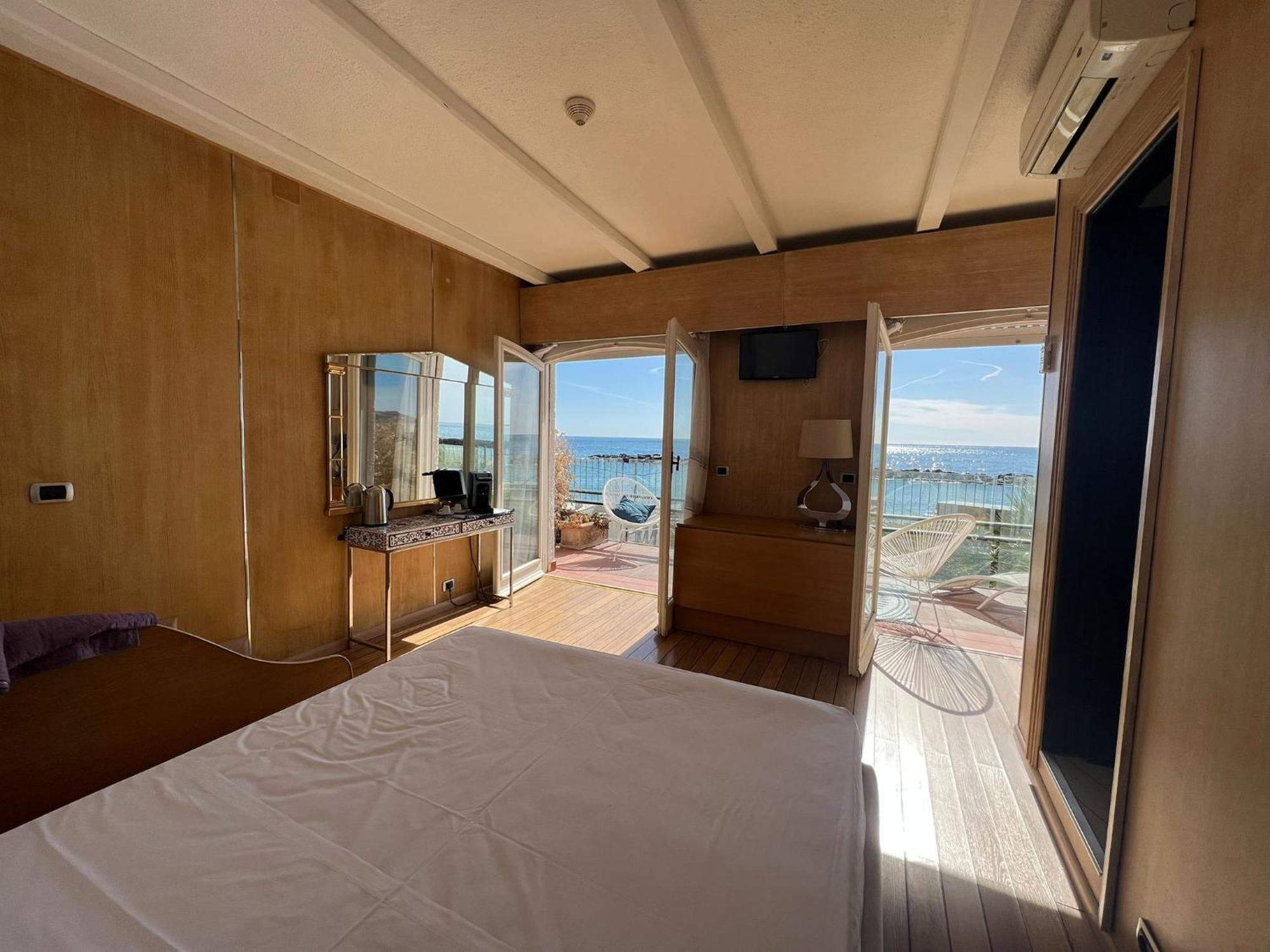 Rita Sea Front View - Parcheggio Gratuito In Sanremo